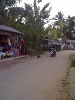 Einkaufsmeile am Unawatuna Beach