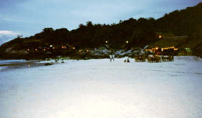 Beach in der D�mmerung vor dem RACHA