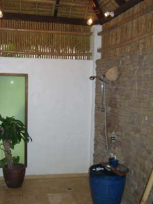Open Air Dusche in der Pool Villa