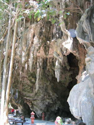Blick in die H�hlen von Railay ?!?!