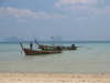 Longtails vorm Thapwarin Beach