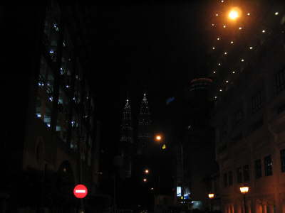 Petronastowers bei Nacht