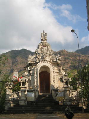 Tempel n�he Permuteran