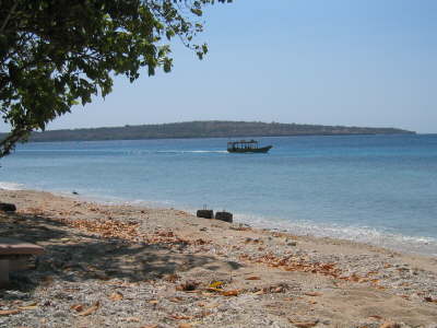 Nochmal der Waka-Beach, im Hintergrund die Insel Menjangan